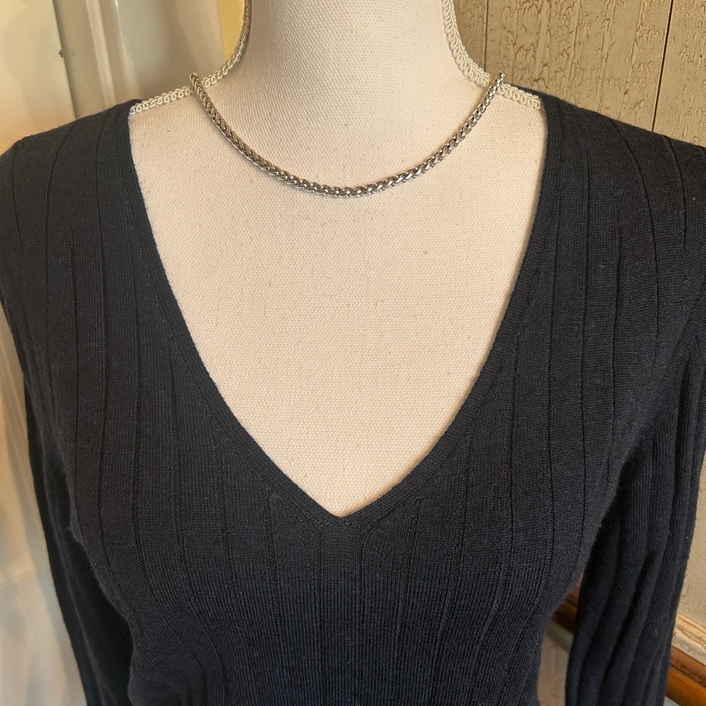 Banana Republic Navy V-Neck Knit Top - Picture 2 of 11